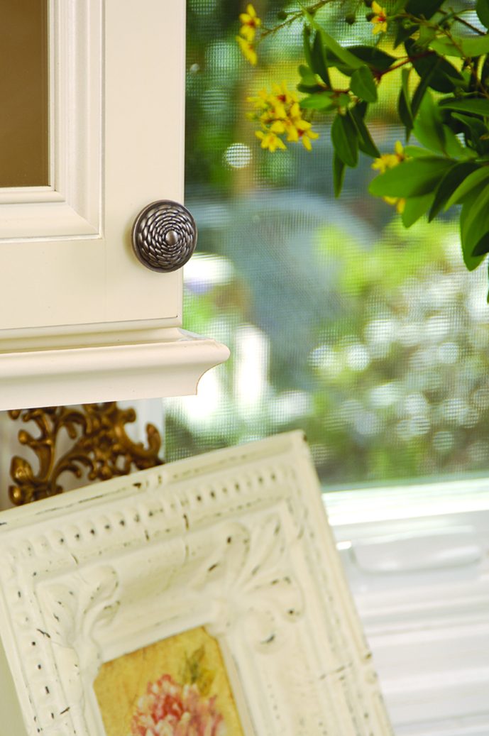 Atlas Homewares Mandalay knob on a cream cabinet
